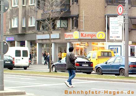 wilde Strassenüberquerung der B7