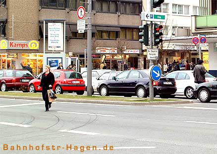 wilde Strassenüberquerung