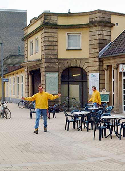 Volker begrüßt Sie Bahnhof