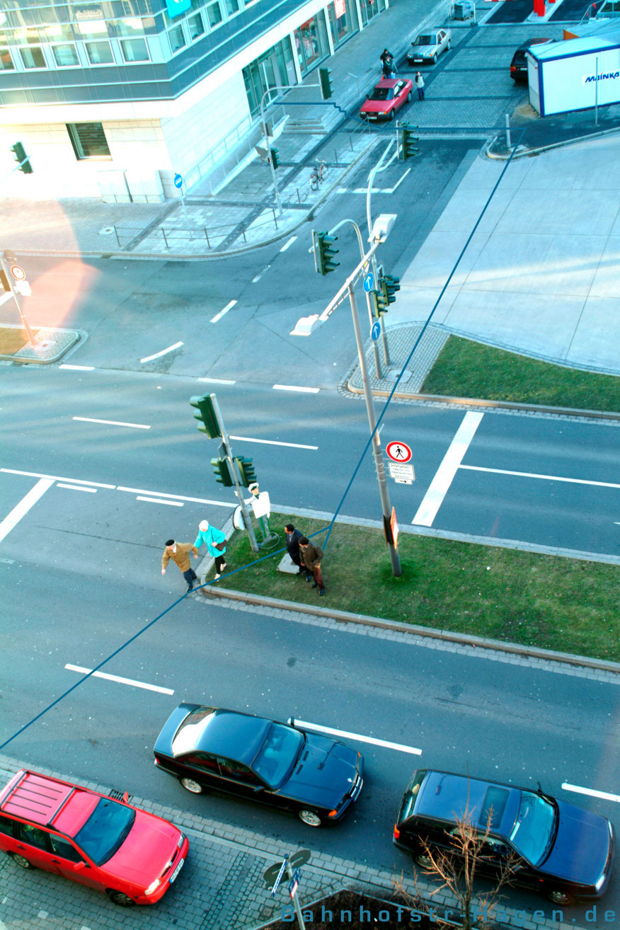 Wilde Überquerung der Bundesstrasse 7 durch Fussgänger ...