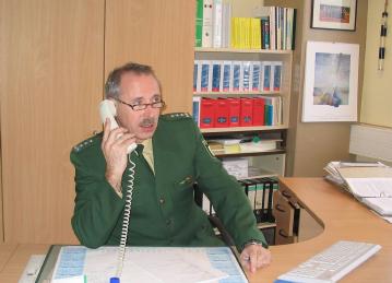 EPHK Werner Feldhaus in Uniform bei der Arbeit